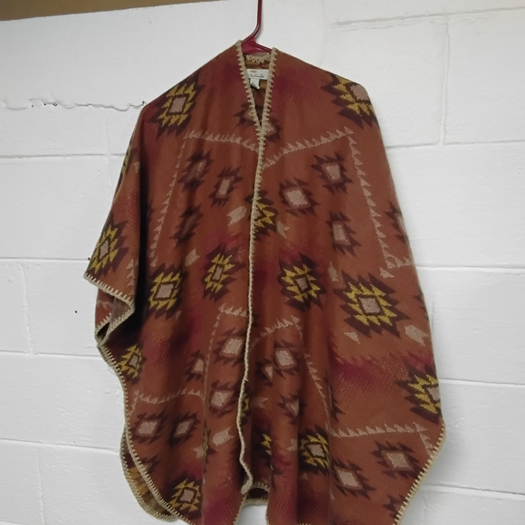 Geometric Patterned Poncho - Picture 4 of 5